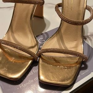 Pretty gold strapped heels never worn size 8 NWOT